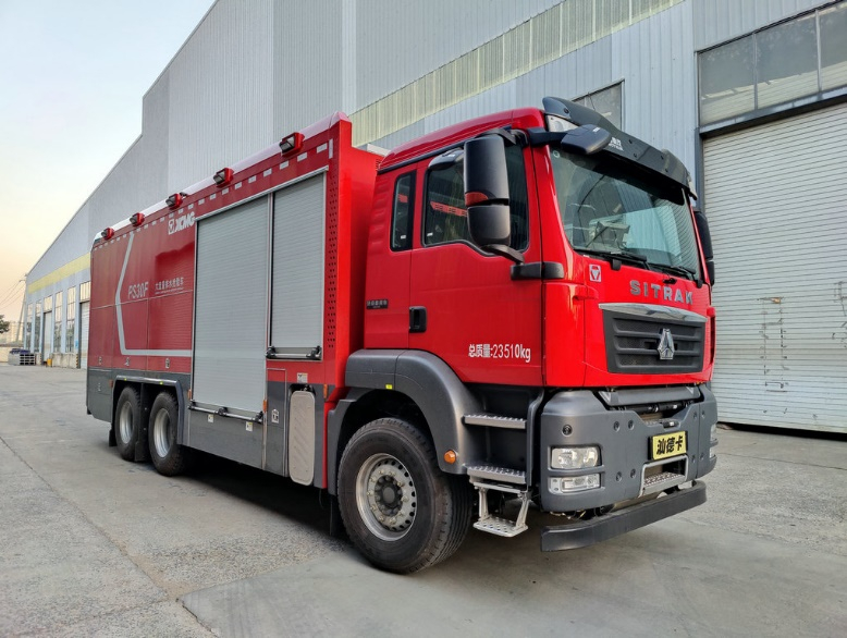 Powerful and Versatile Fire Engine Perfect for Urban and Industrial Fire Protection
